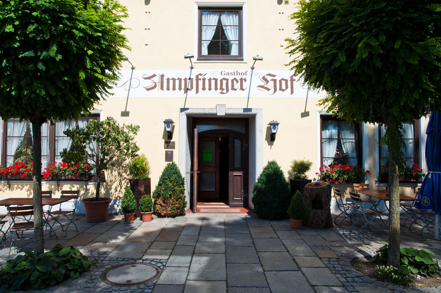 Gasthof Ampfinger Hof in Ampfing, Restaurant und Zimmer